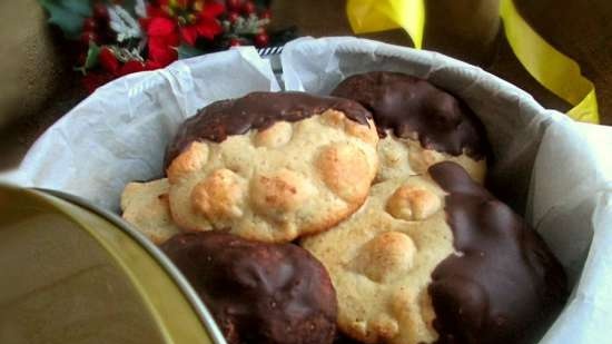 Chocolade bedekte hazelnootkoekjes