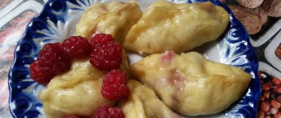 Steamed dumplings with cherries