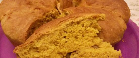 Pane di zucca a forma di zucca con farina di farro, semi di zucca, olio di semi di zucca e curcuma