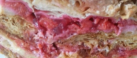 Cherry-creamy puff pastry cake