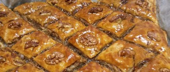 Baklava from ready-made puff pastry