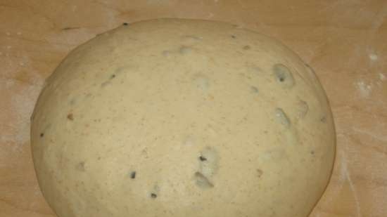 Sourdough na tinapay na may kalabasa na katas at mga binhi