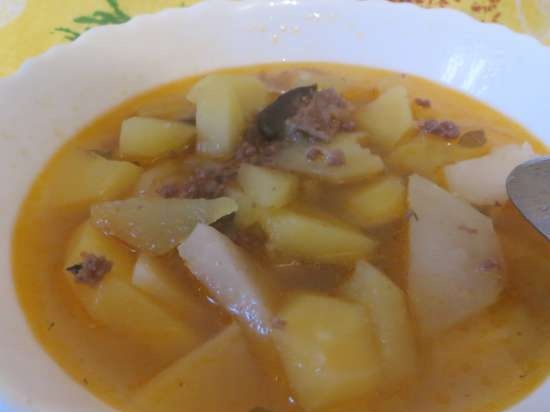 Zuppa di gulasch tritato