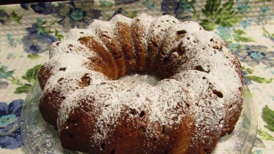 Marzipan cake with apples and nuts