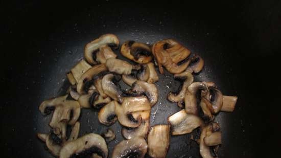 Insalata di tacchino affumicato con funghi fritti