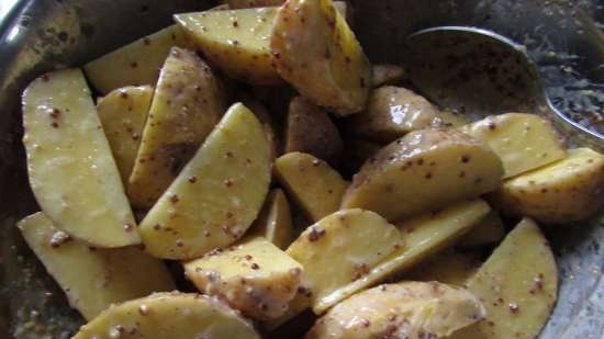 Patatas al horno en adobo de kéfir y mostaza