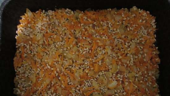 Barley baked with chicken in the oven