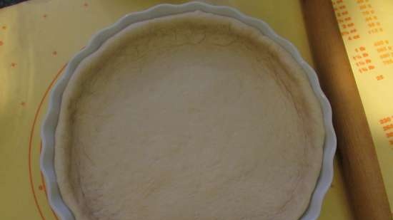 Yeast pie with ham and cottage cheese