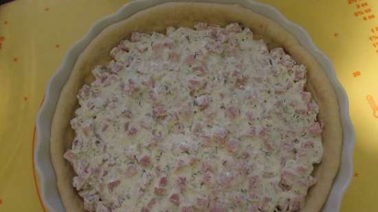 Yeast pie with ham and cottage cheese