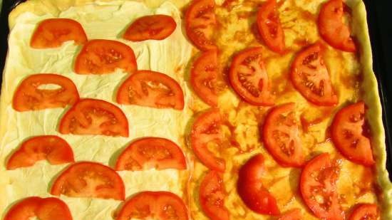 Pastel doble a la pizza sobre masa de crema agria sin levadura