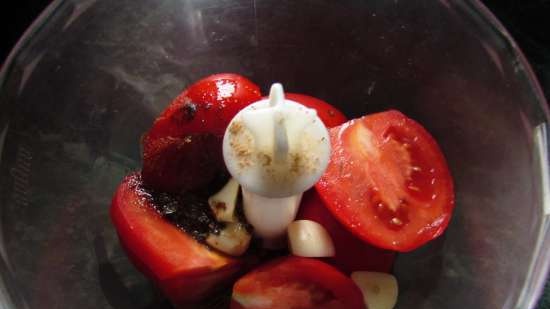 Patatas fragantes al horno en adobo de tomate