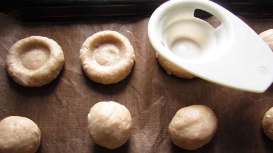 Cottage cheese biscuits with nut filling