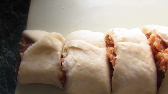 Tender rolls with apples (plus a roll with plums from this dough)