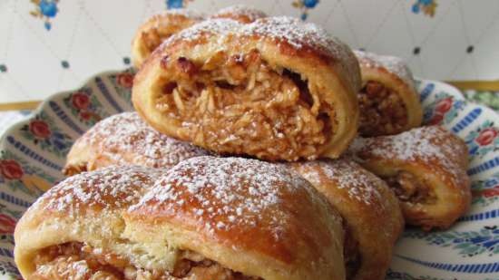 Rollos tiernos con manzanas (más un rollo con ciruelas de esta masa)