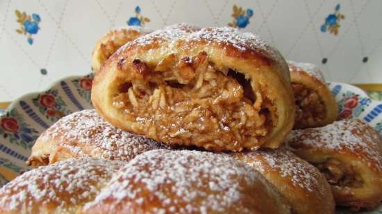 Tender rolls with apples (plus a roll with plums from this dough)