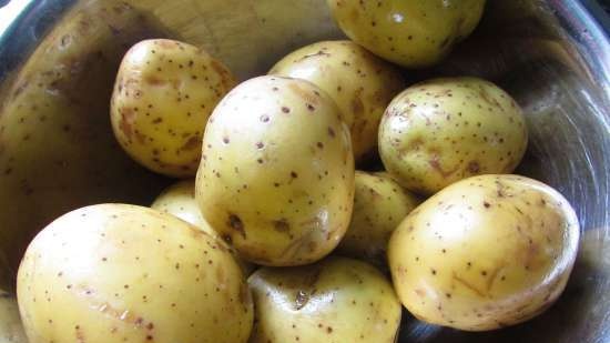 Golden potatoes baked in a bouquet of spices