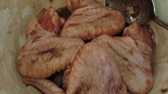 Chicken wings baked in pomegranate marinade