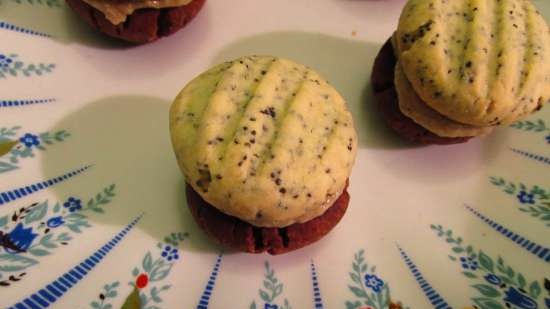 Double poppy-chocolate cookies with butter-halvia cream