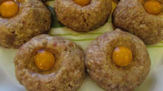 Meat and vegetable cutlets with quail eggs