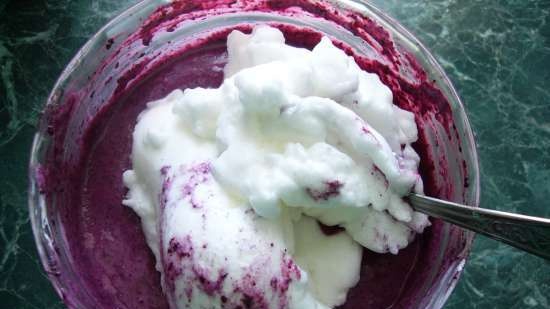 Gelato ai mirtilli e ricotta con miele