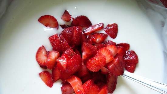 Curd and strawberry blancmange