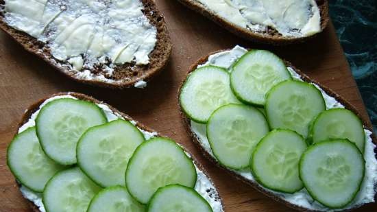 Sandwich with fresh cucumbers