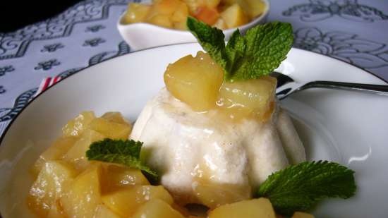 Helado de nueces con miel y manzanas acarameladas