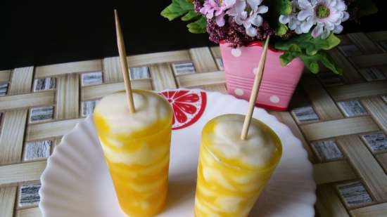 Yoghurt and mango juice marble ice cream