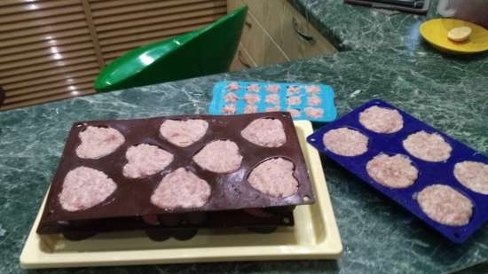 Preparation of meatballs and not only in silicone ice molds