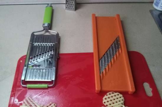 Vegetable graters and shredders, kevlar gloves