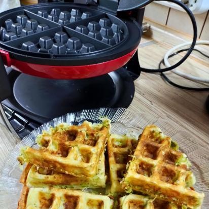 Simple cabbage-curd waffles