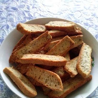 Eiwitbiscotti met noten