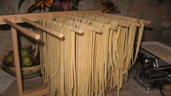 Tagliatelle fatte in casa, ravioli e tutto il necessario per prepararli