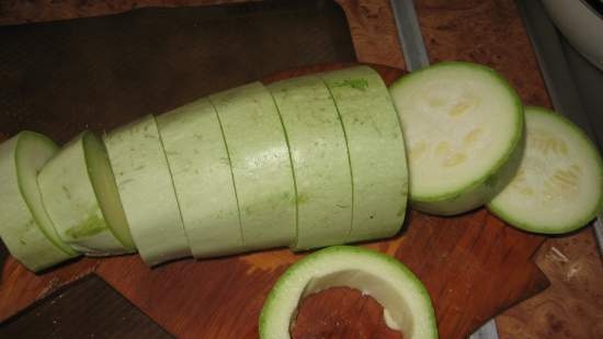 Aros de calabacín rellenos de tortilla y chorizo