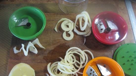 Spiral chopper (slicer, spiralizer) for cutting vegetables and fruits