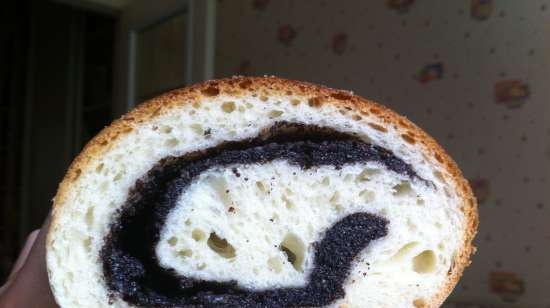 Pastel de masa madre con semillas de amapola