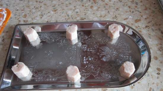 Preparation of meatballs and not only in silicone ice molds