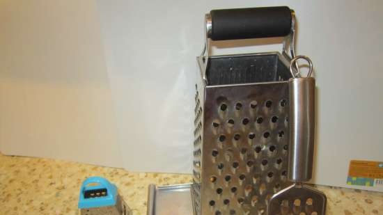 Vegetable graters and shredders, kevlar gloves