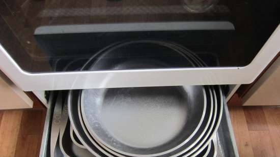 Utensils for cooking (pots, pans, lids) (2)