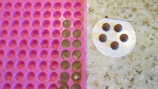 Preparazione di polpette e non solo in stampi da ghiaccio in silicone