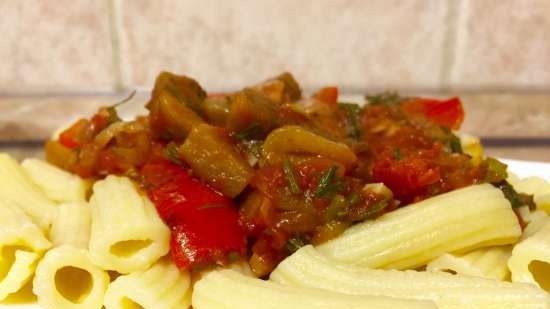 Pasta casera con salsa siciliana (Tortilla Chef, máquina de pasta Philips HR2355 / 09)