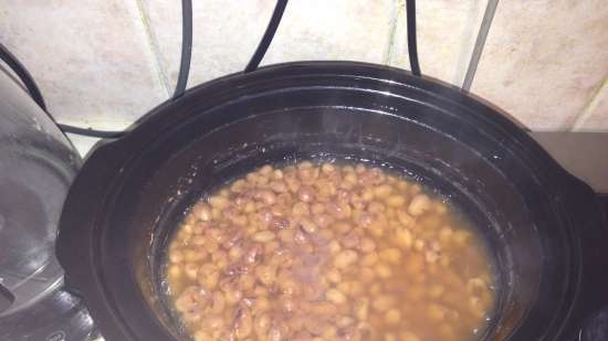 Beans in Balkan style with smoked meats