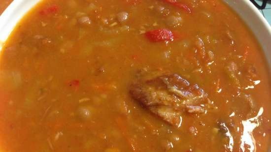 Frijoles al estilo balcánico con carnes ahumadas