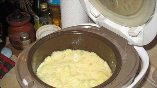 Casserole from mashed potatoes and minced meat in a multicooker Redmond RMC-01