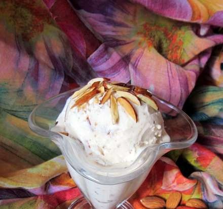 Helado de dátil y almendra tostada