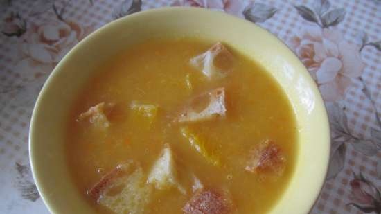 Pumpkin cream soup with oranges