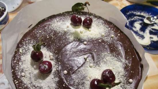 Torta cremosa al cioccolato con pesche