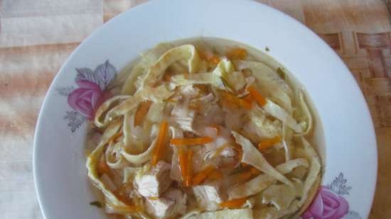 Sopa austriaca de pollo con panqueques