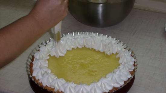 Tarta amb crema de llimona i merenga