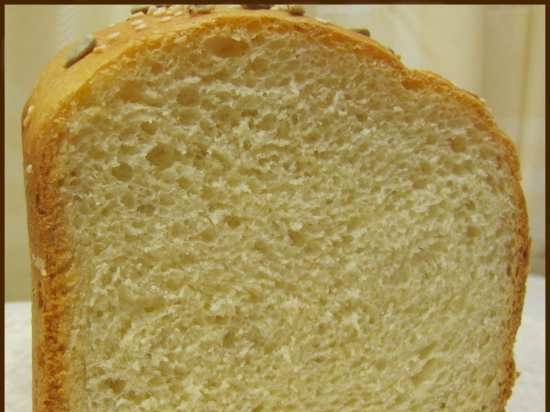 Pane morbido in una macchina per il pane